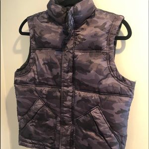 Boys Gap Size 10 grey/black puffer vest Warm!EUC.